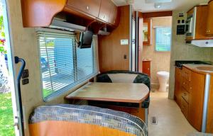 23" 2007 WINNEBAGO VIEW - DIESEL