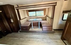 8 Person RV  With All The Features!