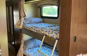 Easy to drive 2017 Thor Chateau 31E bunkhouse