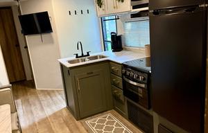 Glamping & Grace - Your HGTV Inspired "Roamstead"