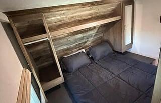 Bunkhouse/Outdoor Kitchen-Sleeps 8-Delivery Avail