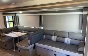 Maximus - 2023 FR Wildwood 31KQBTS (Delivery Only)