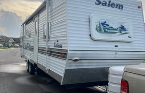 2004 Salem 30BHBS RV rental photo 4