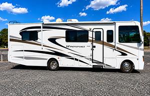 2011 Thor Motor Coach Windsport 30Q