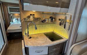 DELANO - Luxury Mini Coach for 2-4