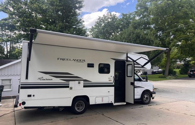 Family and Pet Friendly fun in this Freelander RV!