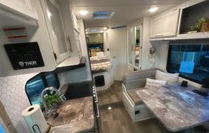 C2 Luxury Thor Chateau 22e -Starlink WiFi Equipped