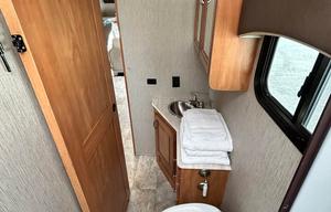 KOURTNEY 2019 NeXus RV Phantom 25P