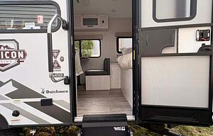 Family Adventure Bunkhouse – Easy Tow