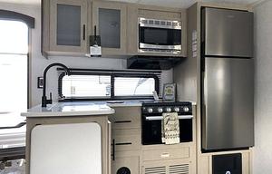 Ellie- 2023 Forest River RV EVO Lite 2750QBX
