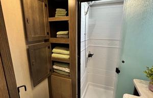 Stocked 5th Wheel | King Bed & Generator Included