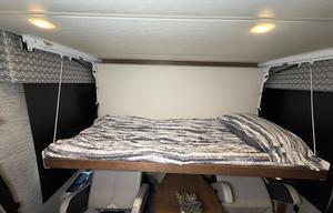 A-6 Newmar  33' , King Bed, Easy-Drive — Sleeps 5