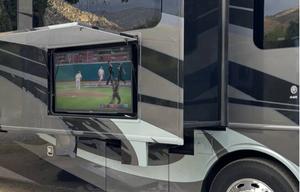 2019 Discovery LXE 44H RV rental photo 11