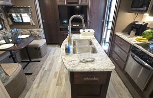 Surveyor 247BH Dog Friendly + Bunkhouse + Island