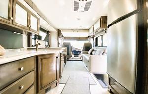 ! Creamy Flair 2021 - Modern & Reliable, Sleeps 10