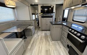 28' 2022 Tracer Bunkhouse - Sleeps 6 + 2 Children