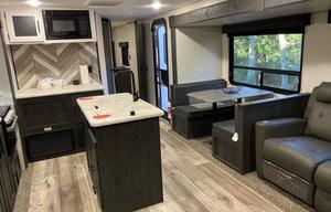 2022 Sportsmen SE 303QBSE RV rental photo 4