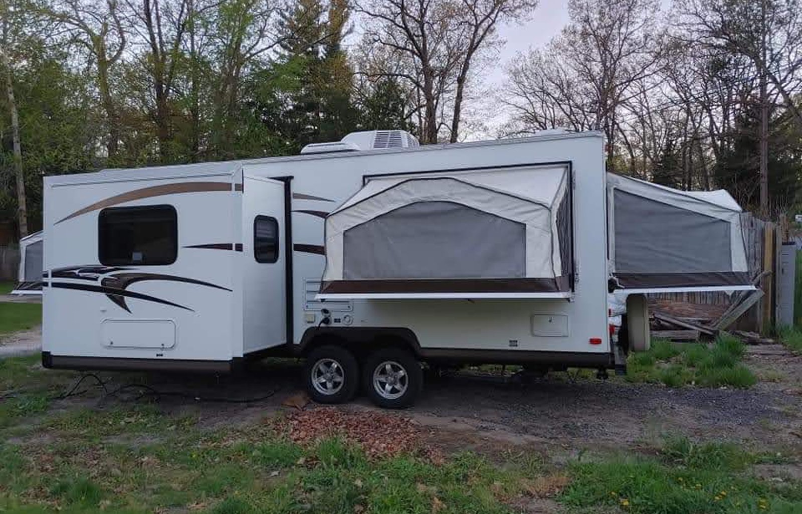 23' ROCKWOOD ROO SLEEPS 10 COMES FULLY STOCKED