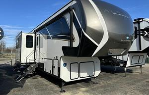 2024 Keystone Alpine, Avalanche Edition