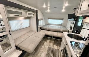 Sleeps 5, lots of upgrades! 600W solar system