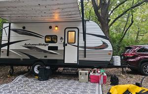 18’ Autumn Ridge: Sleeps 5, Easy Tow, Cozy!