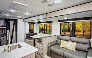 Clean & Spacious Bunkhouse Camper w/ Delivery