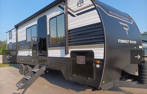 Sweet Pea II - 2026 Bunk House with Camp King Bed