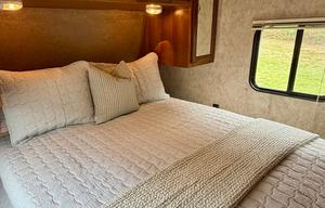 2015 Prime Time RV Avenger 33BHS RV rental photo 4