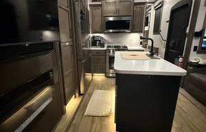 2023 Fifth Wheel RiverStone 45BATH DELIVERY ONLY