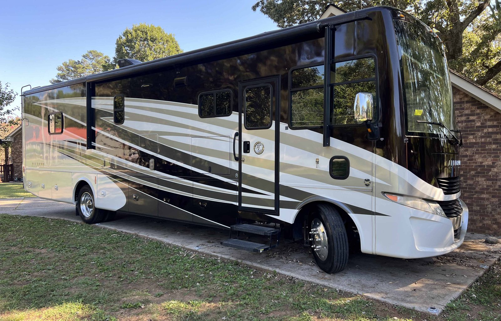 2017 Tiffin Motorhomes Allegro 36 LA