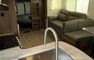 2021 Passport Queen Master, Double corner bunks