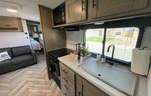 Family Friendly 2022 Cruiser Shadow Cruiser BH