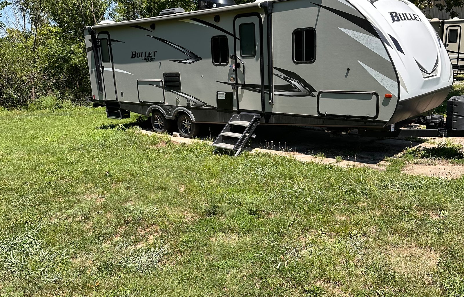 Clean and comfortable 2021 Keystone Bullet 290BHS