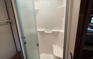 2017 Fleetwood Storm 36F - Will work w/your budget