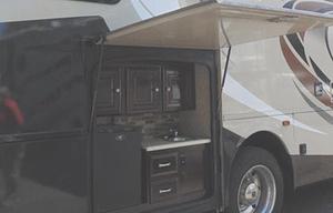 2017 Thor Motor Coach Miramar 34.4