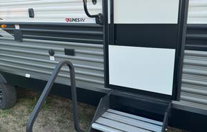 Fully Loaded NE Wisconsin Camper-Sleeps up to 10