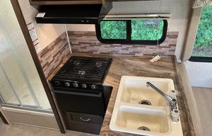 2020 27 ft Cozy Cruiser