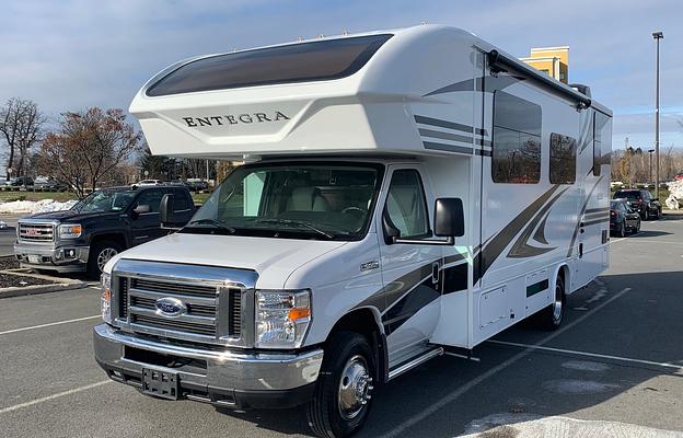 Great RV incl outside kitchen large inside TV
