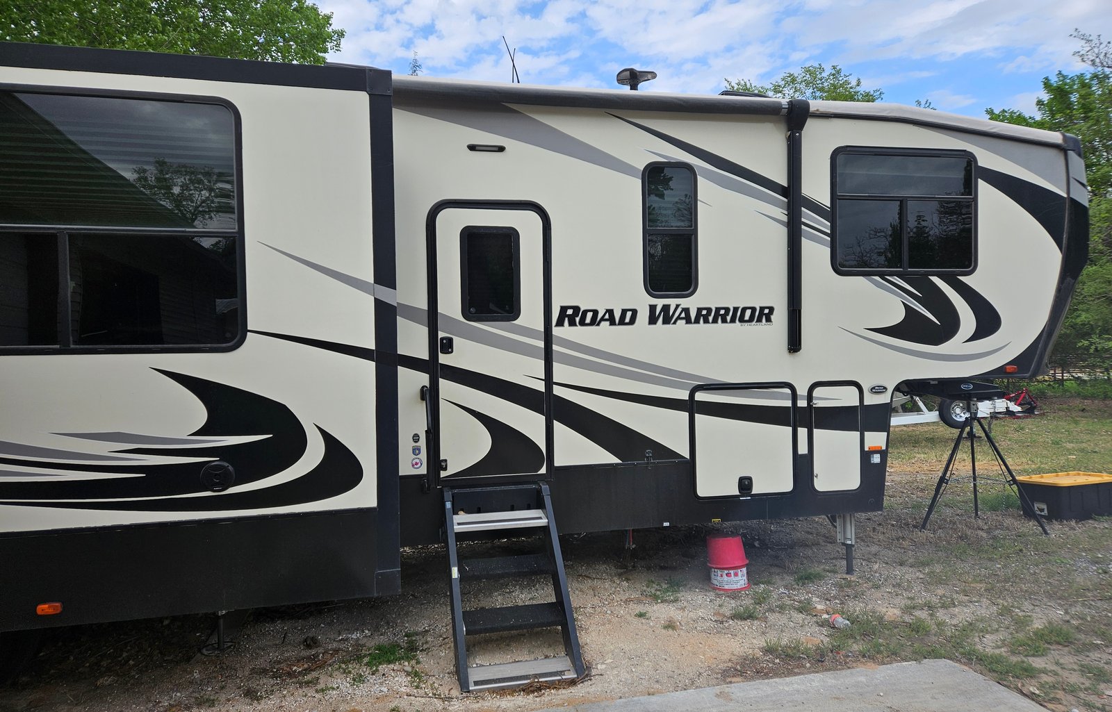 2019 Heartland Road Warrior 396