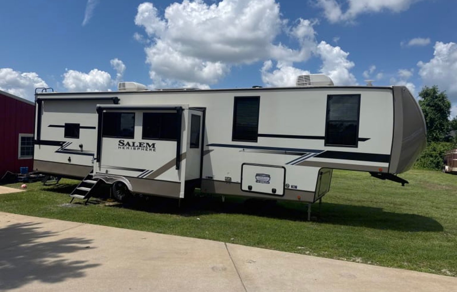 Spacious 2BR/2BA Luxury RV W/ Loft & 4 Slide Outs!