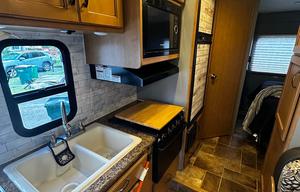 2017 Freedom Elite 22FE RV rental photo 6