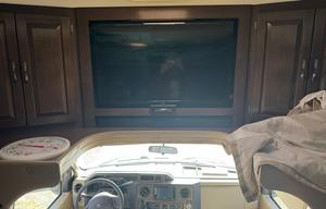 2017 Thor Motor Coach Chateau 31 W RV rental photo 8