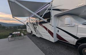 The Adventure Wagon! Family/Pet Friendly Sleeps 8
