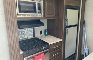 Haven on wheels! 2018 Crossroads Zinger Sleeps 10+