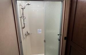 2017 Fleetwood Storm 36F - Will work w/your budget