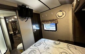 2019 Keystone RV Premier Ultra Lite 34BIPR RV rental photo 9