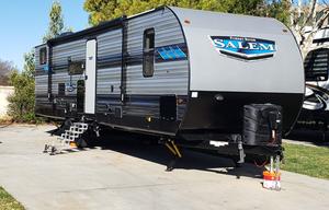 Bunkhouse & Lounge, Fully-Loaded & Turn-key Ready!