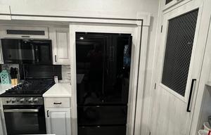 Luxurious Brand New 2025 East to West Ahara 390DS