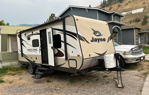 Jayco white hawk model 20MBR      23 ft. 2015 yr