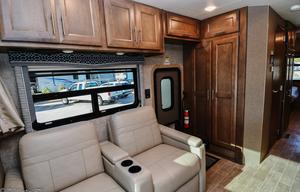 2021 Thor Omni 5 Star Luxury RV 4x4 Diesel